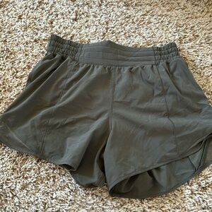 Lululemon hotty hot high rise 4” shorts